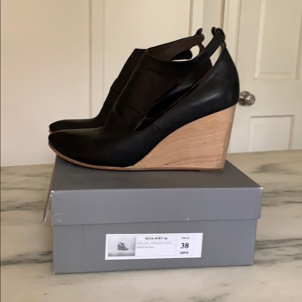 Coclico Jory wedge booties size 38